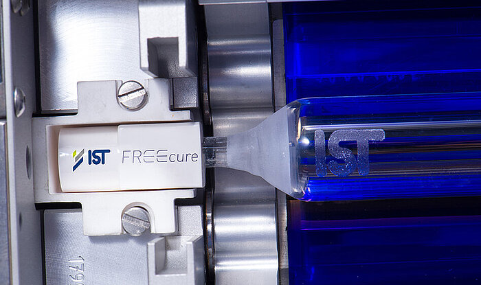 UV curing without Photo initiators and no inertisation